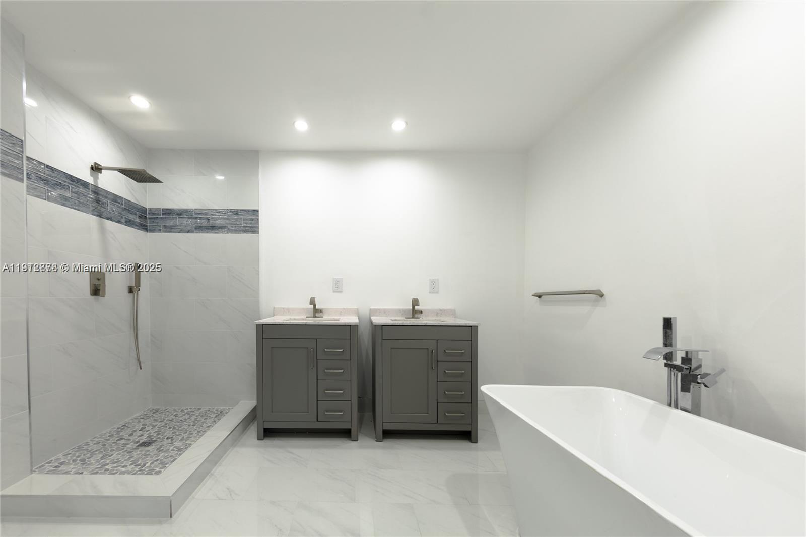 LAKE FLORESTA PARK 2ND SE - Residential Lease