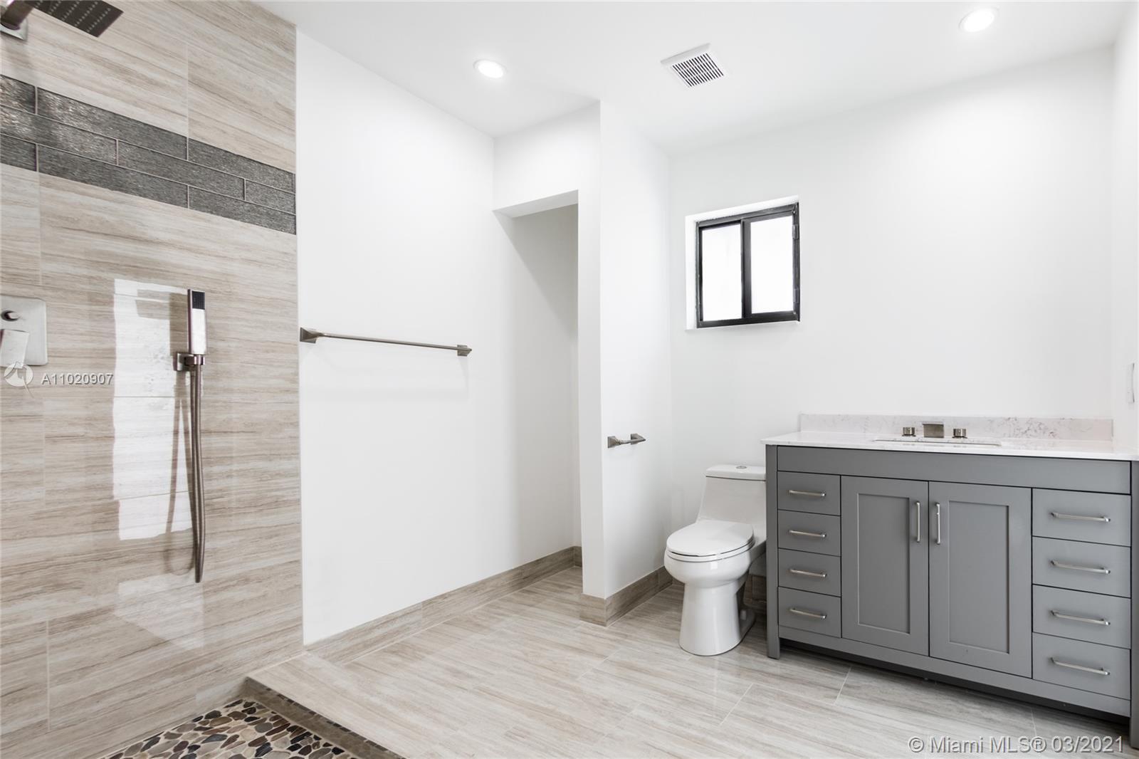 LAKE FLORESTA PARK 2ND SE - Residential Lease