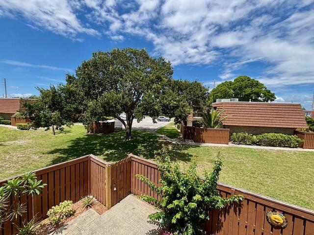 3900 County Line Road 26c, Tequesta, FL, 33469/$309,000 3 3900 County Line Road 26c