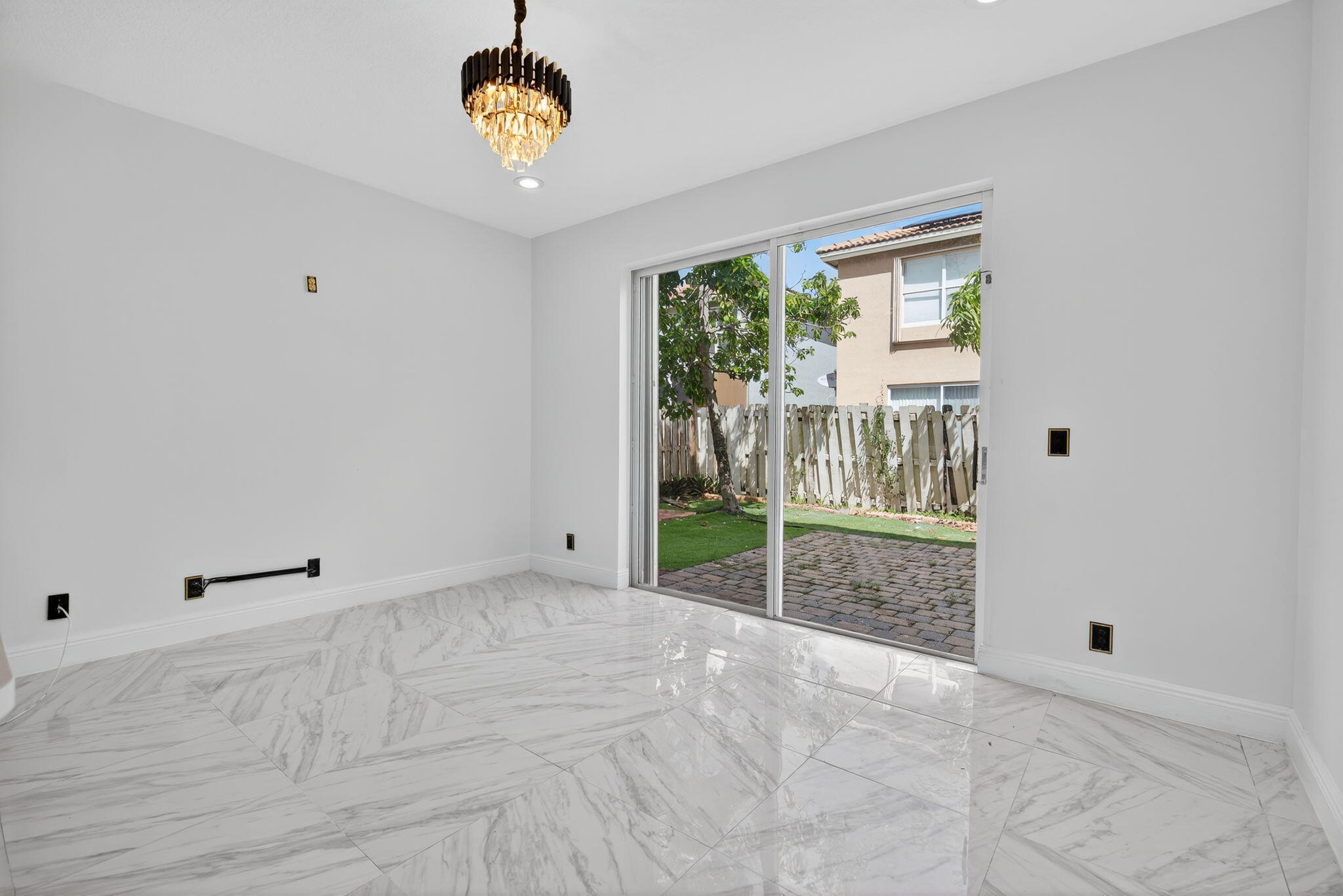 4083 LAKE TAHOE Circle