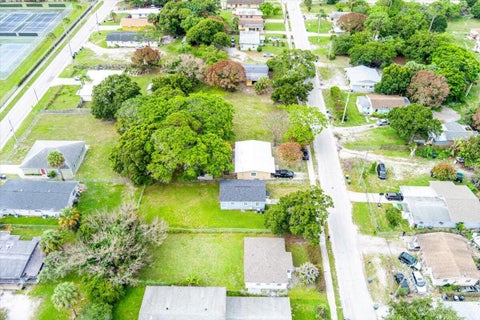 Tiny photo for 1110 N 22nd Street, Fort Pierce, FL 34950 (MLS # B26037226)