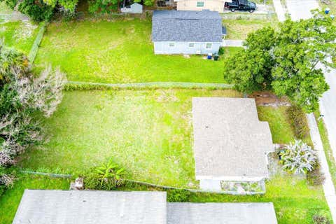 Tiny photo for 1110 N 22nd Street, Fort Pierce, FL 34950 (MLS # B26037226)