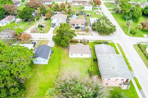 Tiny photo for 1110 N 22nd Street, Fort Pierce, FL 34950 (MLS # B26037226)