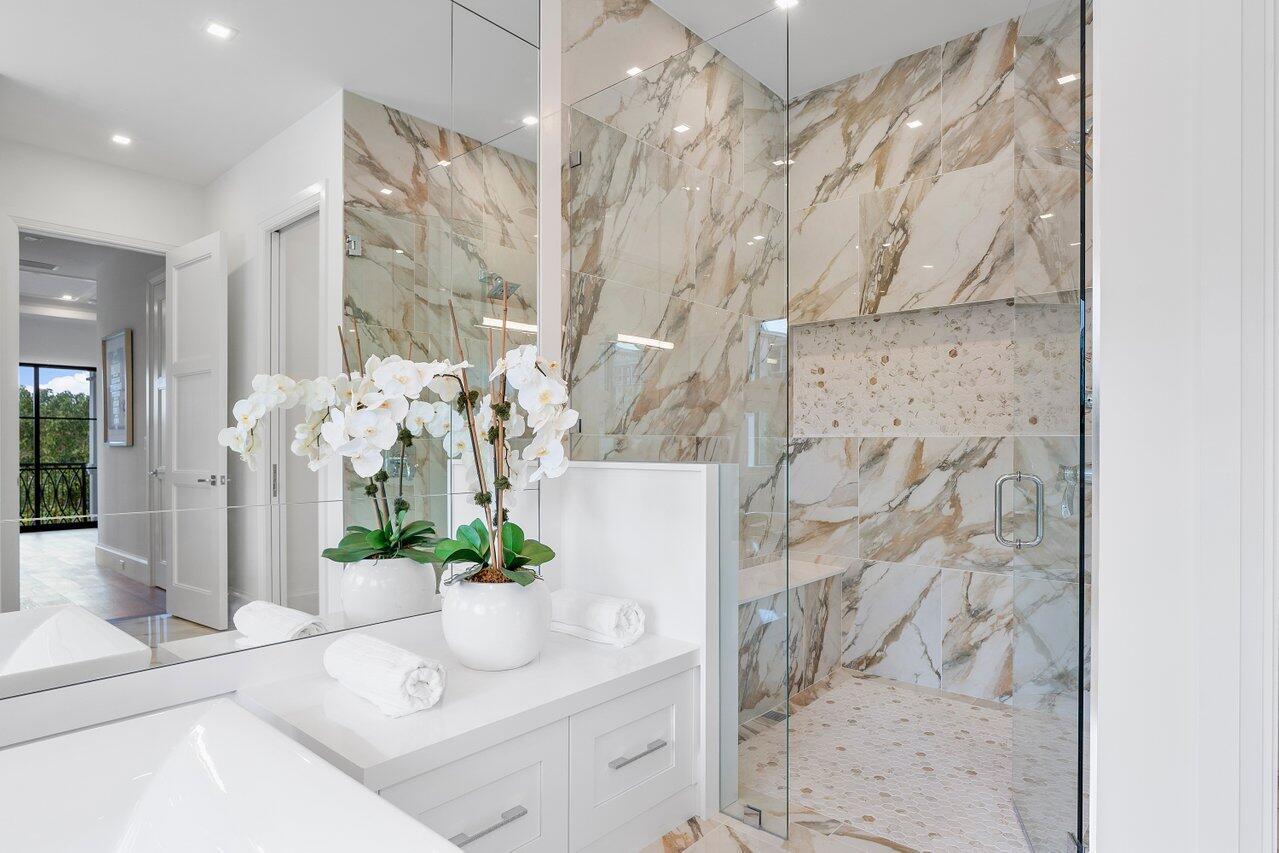 KINGS COURT - Residential