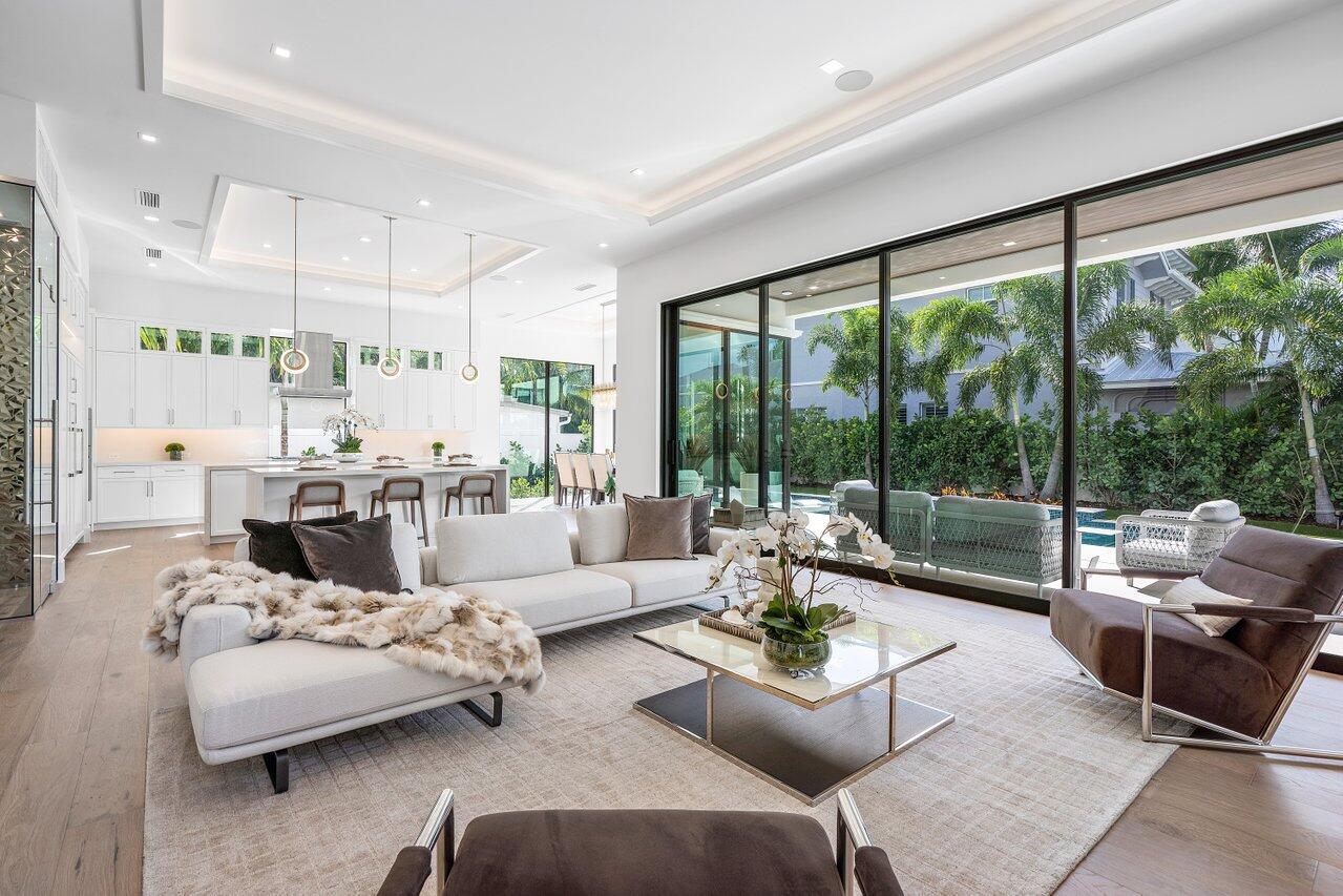 KINGS COURT - Residential