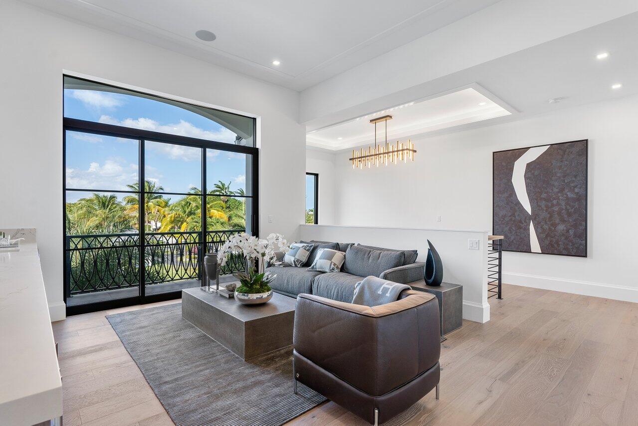 KINGS COURT - Residential