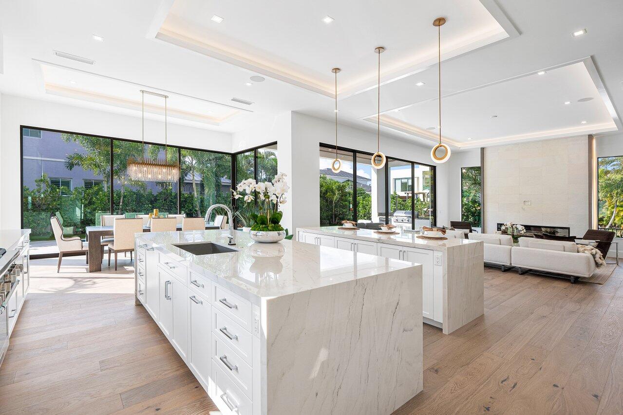 KINGS COURT - Residential