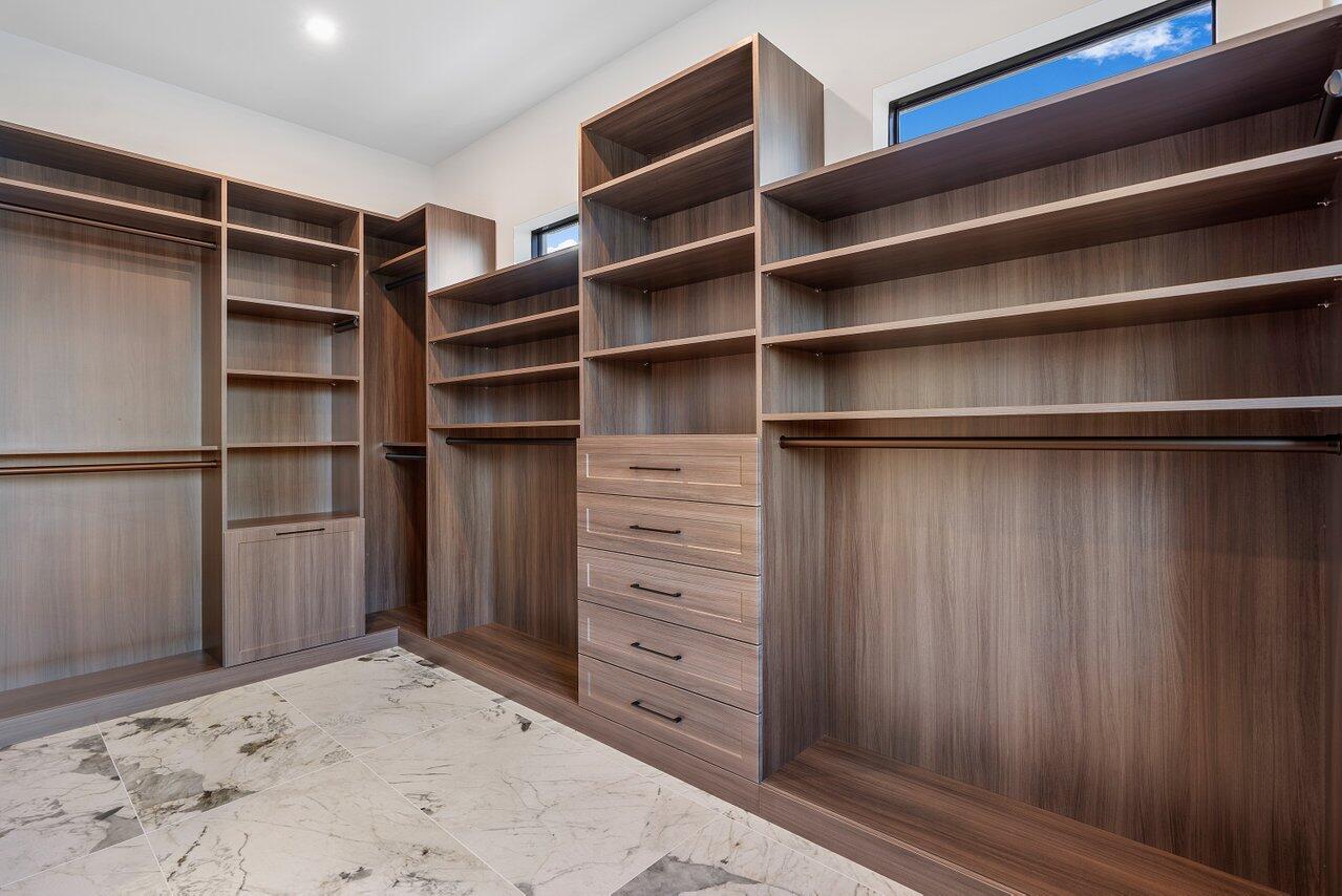 KINGS COURT - Residential