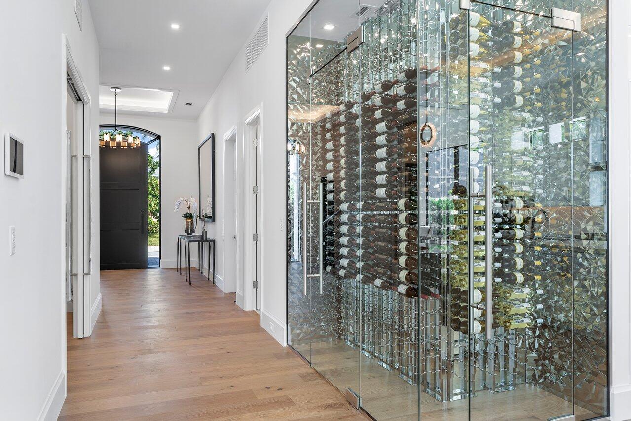 KINGS COURT - Residential