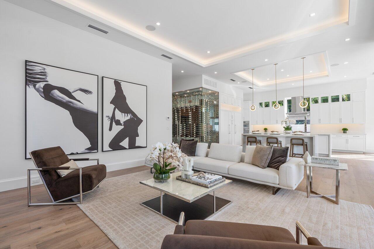 KINGS COURT - Residential