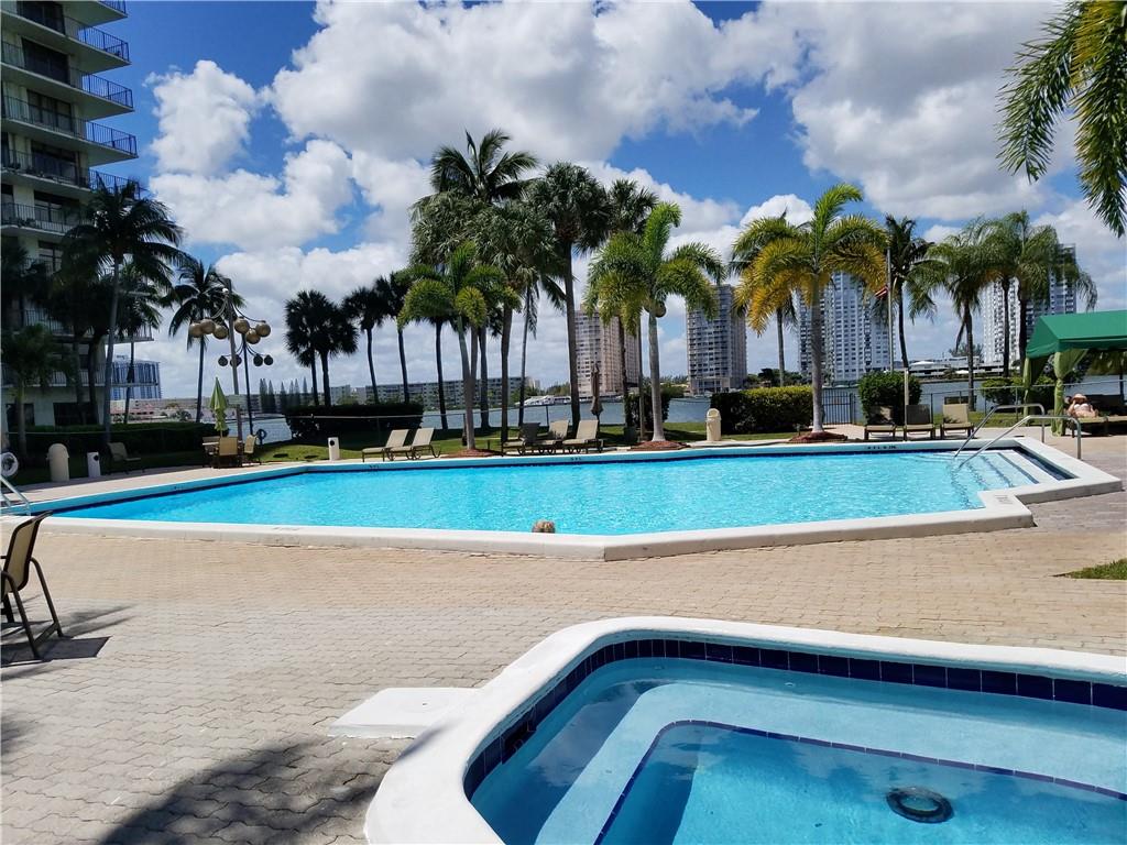 CLIPPER - BISCAYNE COVE - Residential
