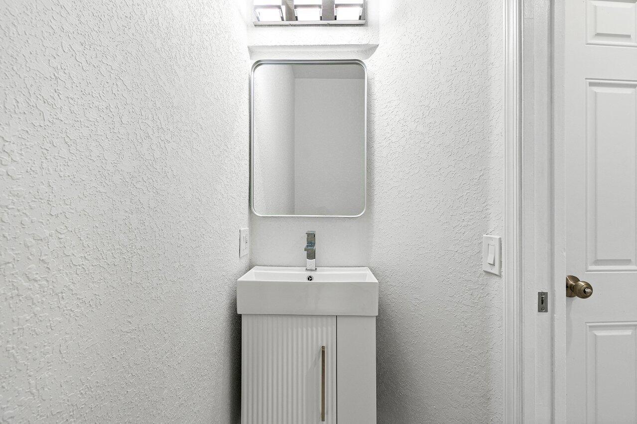 LANDS END - Residential