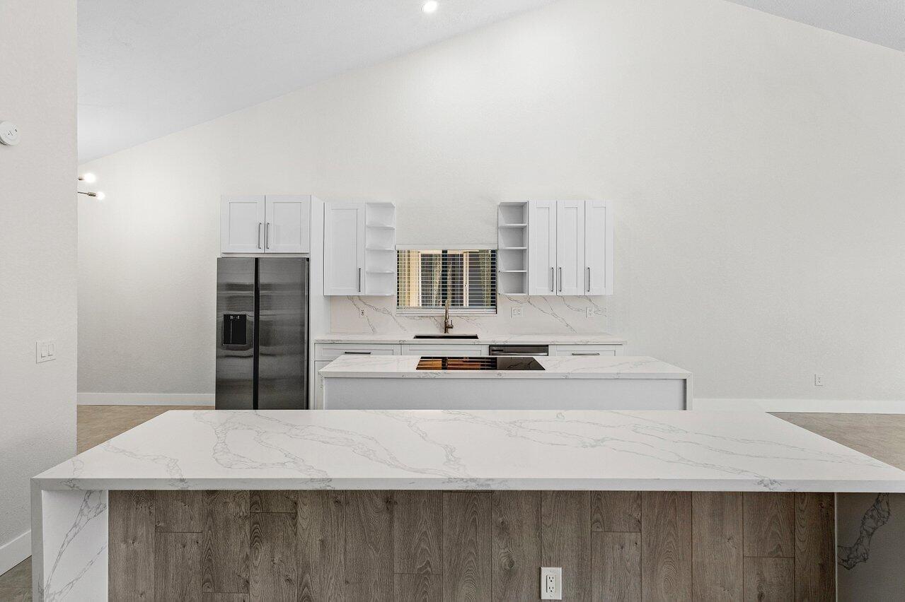 LANDS END - Residential