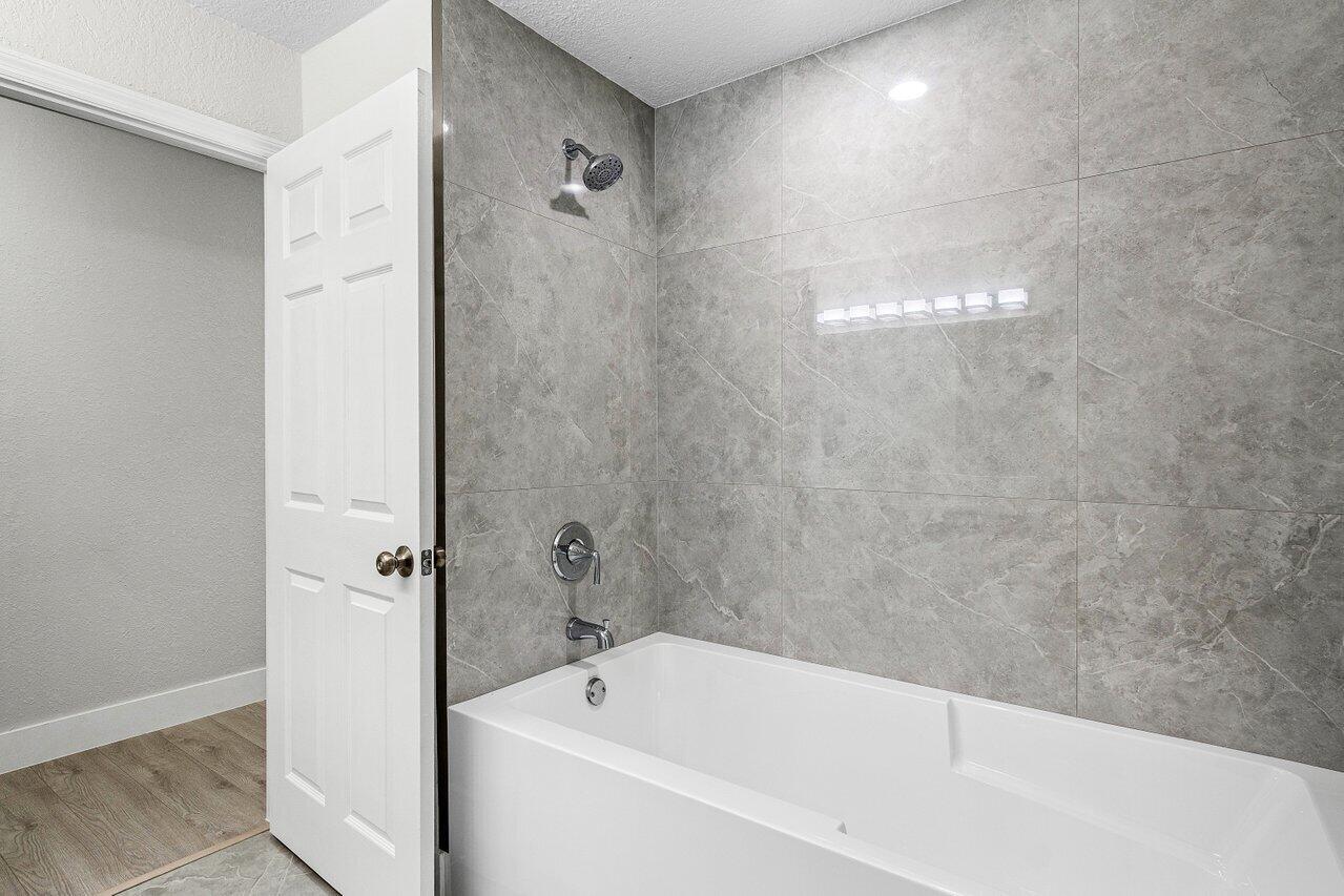 LANDS END - Residential