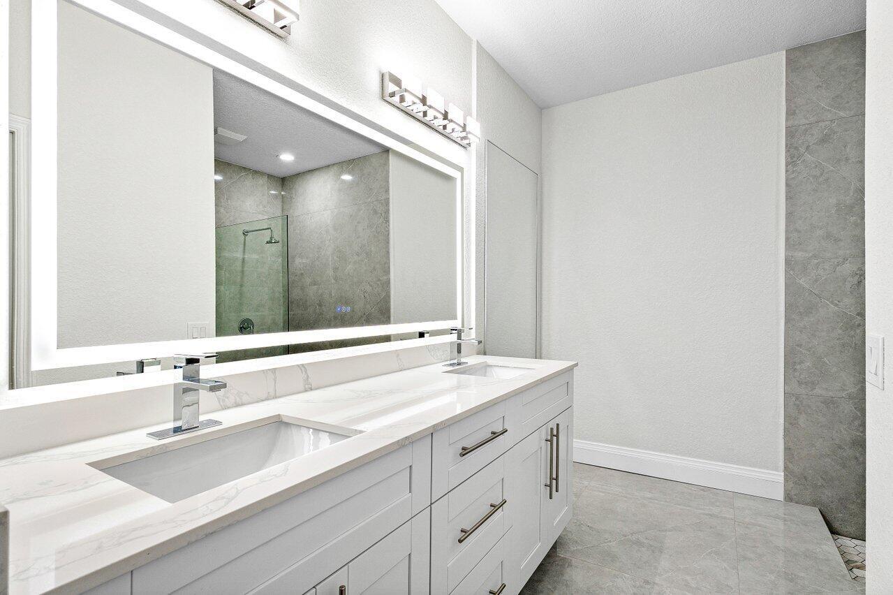 LANDS END - Residential