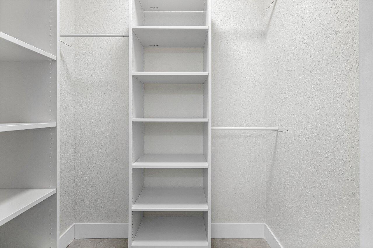 LANDS END - Residential