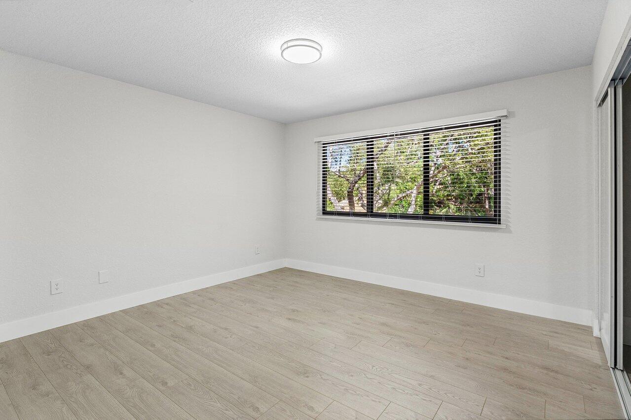 LANDS END - Residential