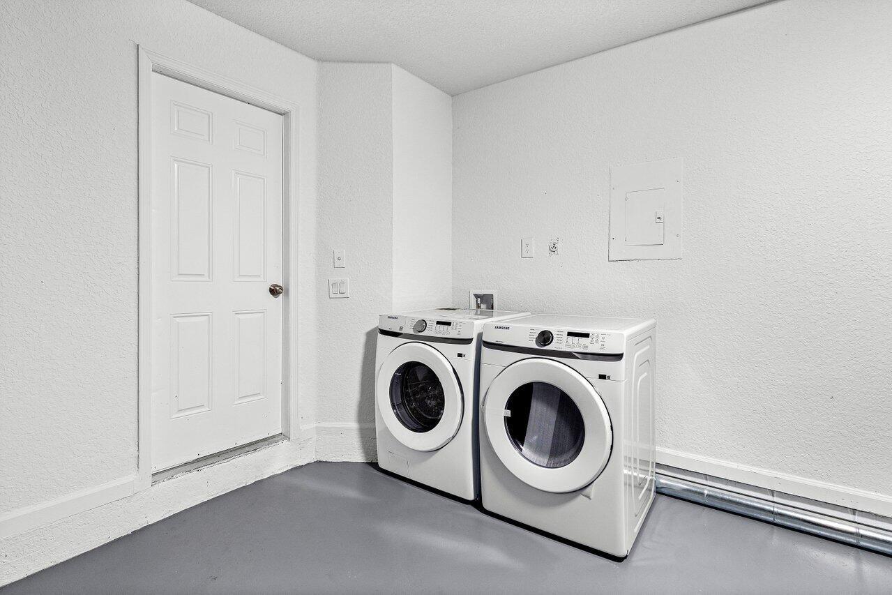 LANDS END - Residential