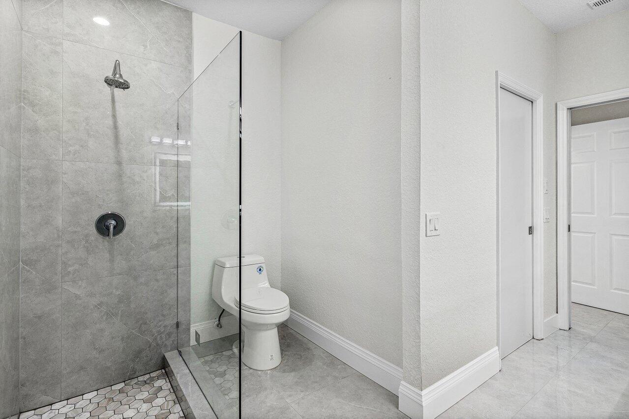 LANDS END - Residential