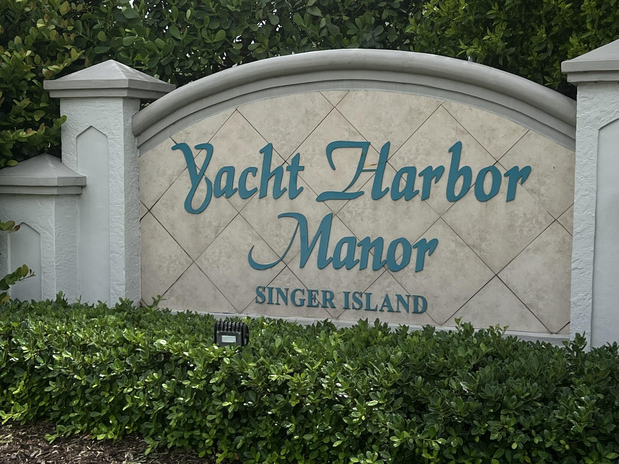 1260 Manor Drive
