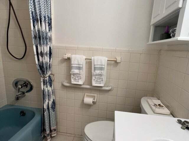 YACHT HARBOR MANOR - Residential Lease