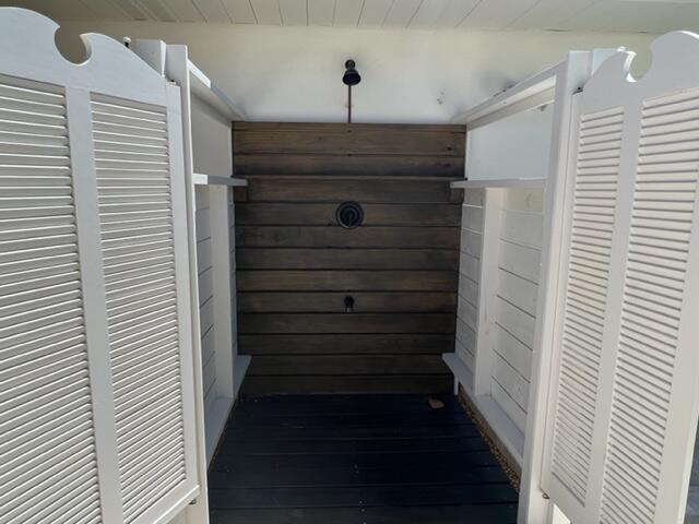 YACHT HARBOR MANOR - Residential Lease