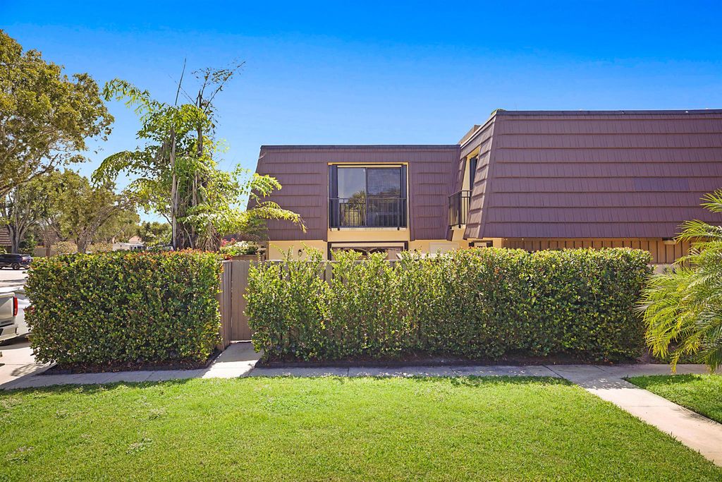 Photo of 203 2nd Court, Palm Beach Gardens, FL 33410 (MLS # R10968553)