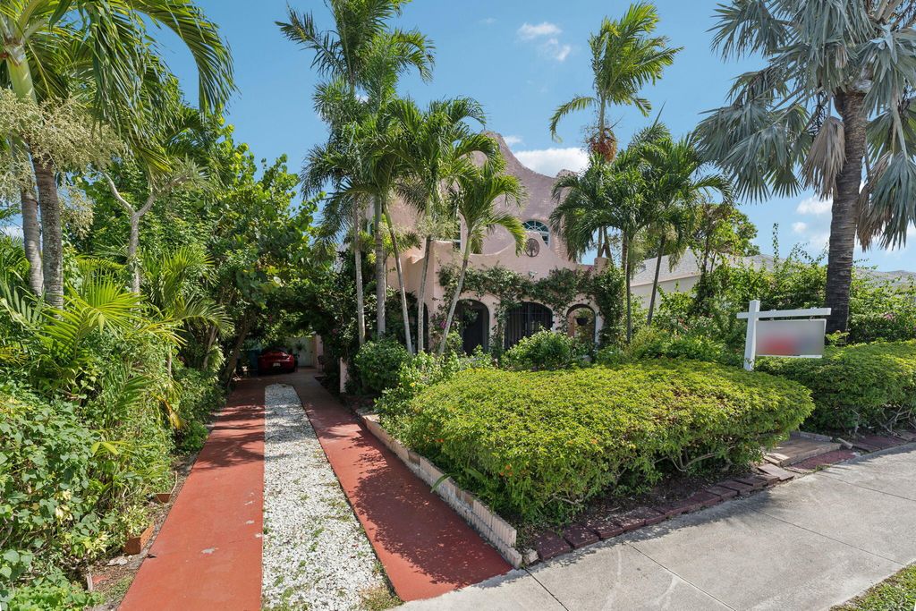 Photo of 220 SW 1st Avenue, Boynton Beach, FL 33435 (MLS # R11007038)