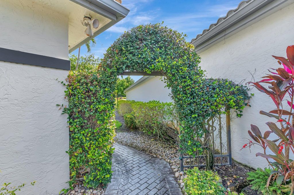 Photo of 10082 Spyglass Way, Boca Raton, FL 33498 (MLS # R11082781)