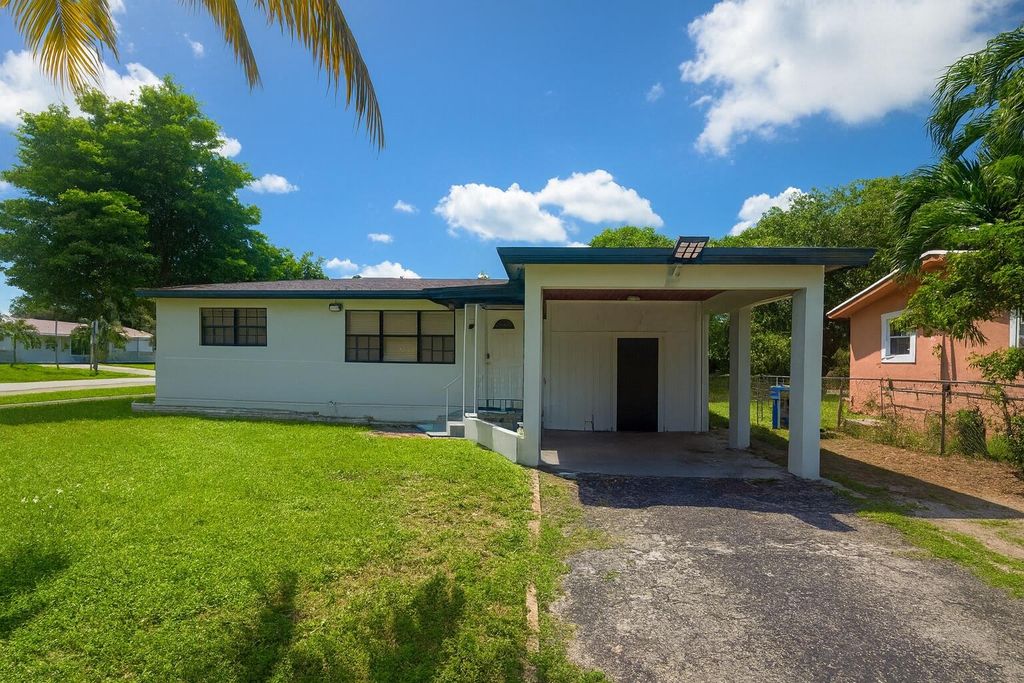 Photo of 2800 SW 9th Street, Fort Lauderdale, FL 33312 (MLS # B26013089)