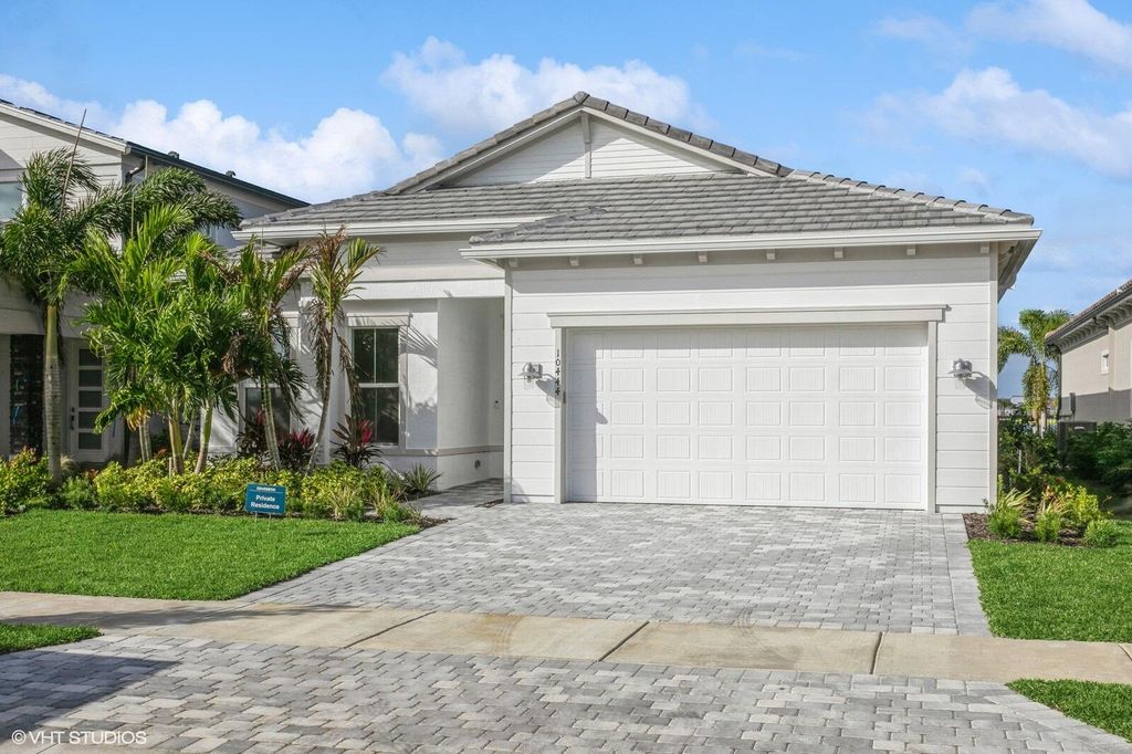 Photo of 10444 Northbrook Circle, Palm Beach Gardens, FL 33412 (MLS # R11034031)