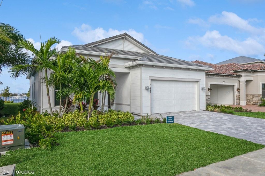 Photo of 10444 Northbrook Circle, Palm Beach Gardens, FL 33412 (MLS # R11034031)