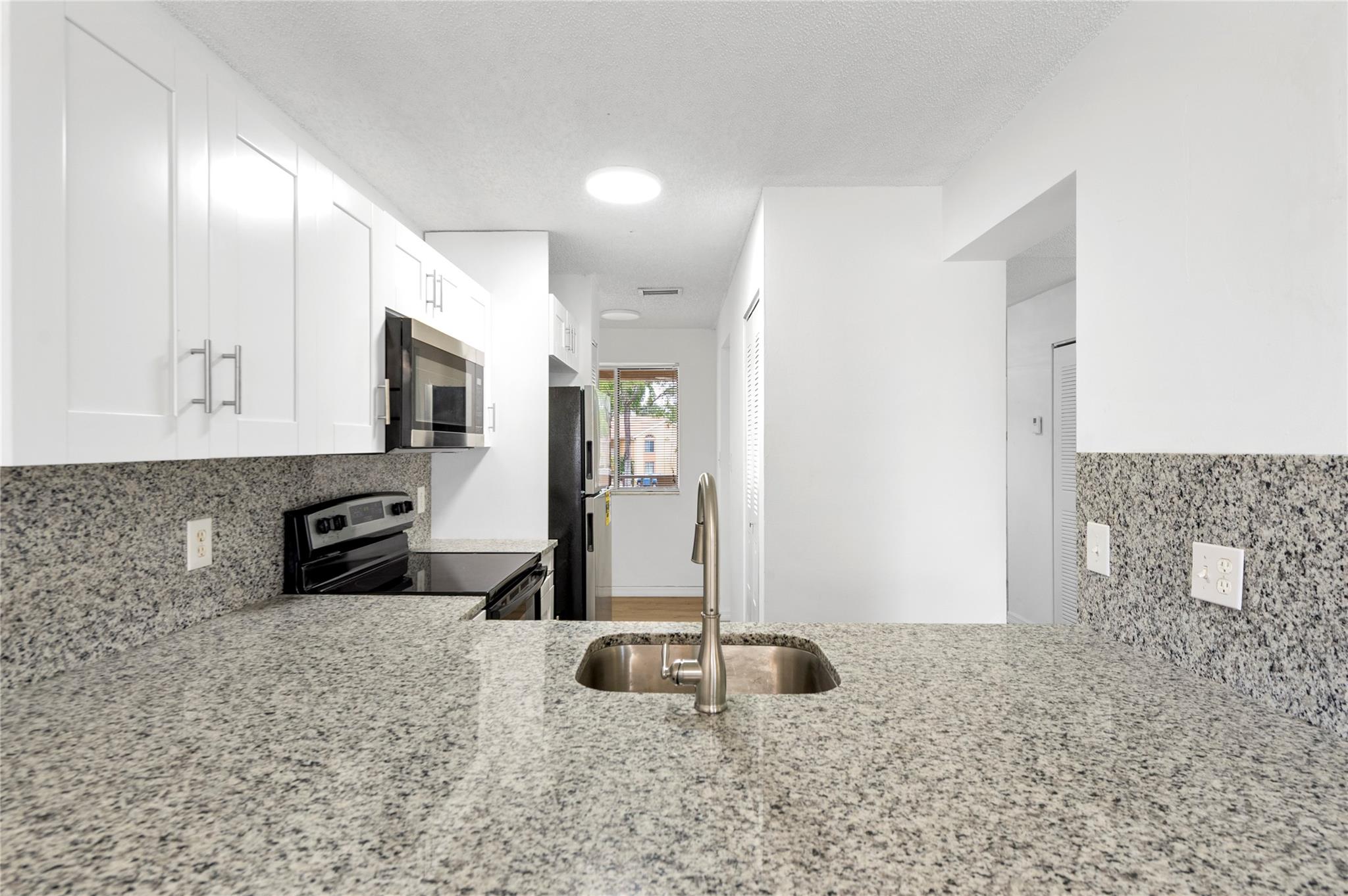 1084 Coral Club Dr 1084
