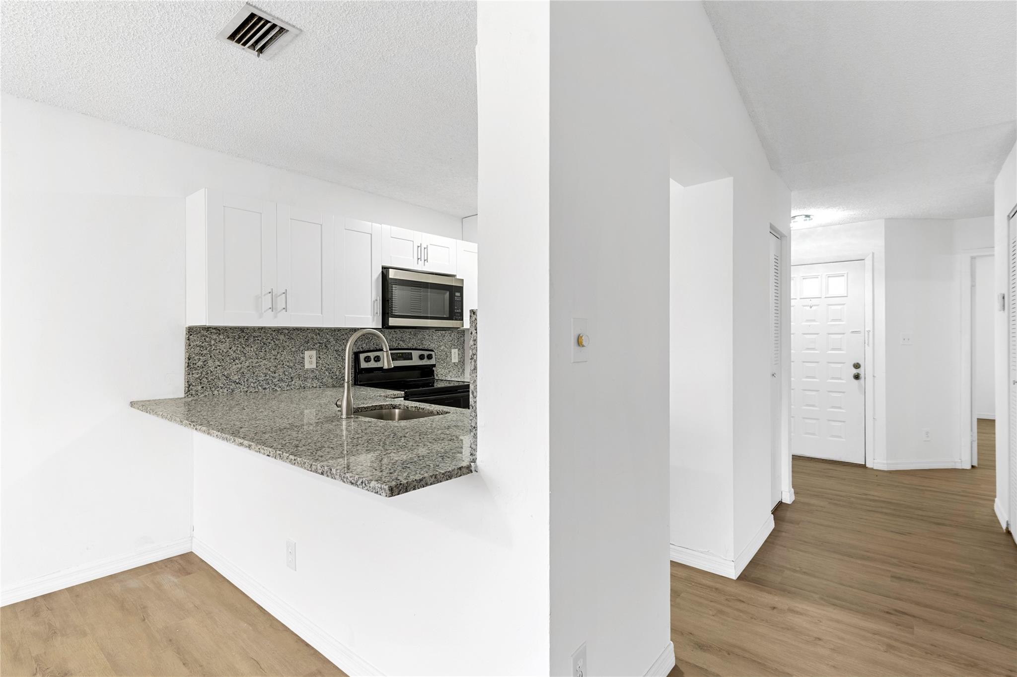 1084 Coral Club Dr 1084