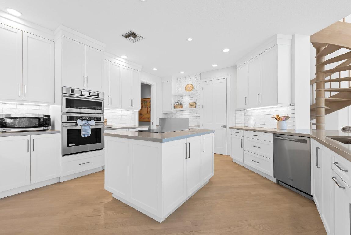 ROYAL PALM YACHT & COUNTRY CLUB - Residential Lease