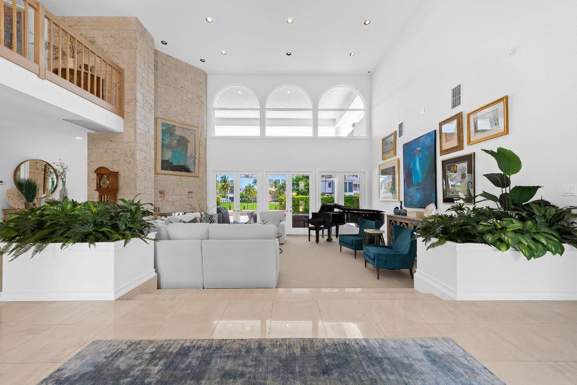 ROYAL PALM YACHT & COUNTRY CLUB - Residential Lease