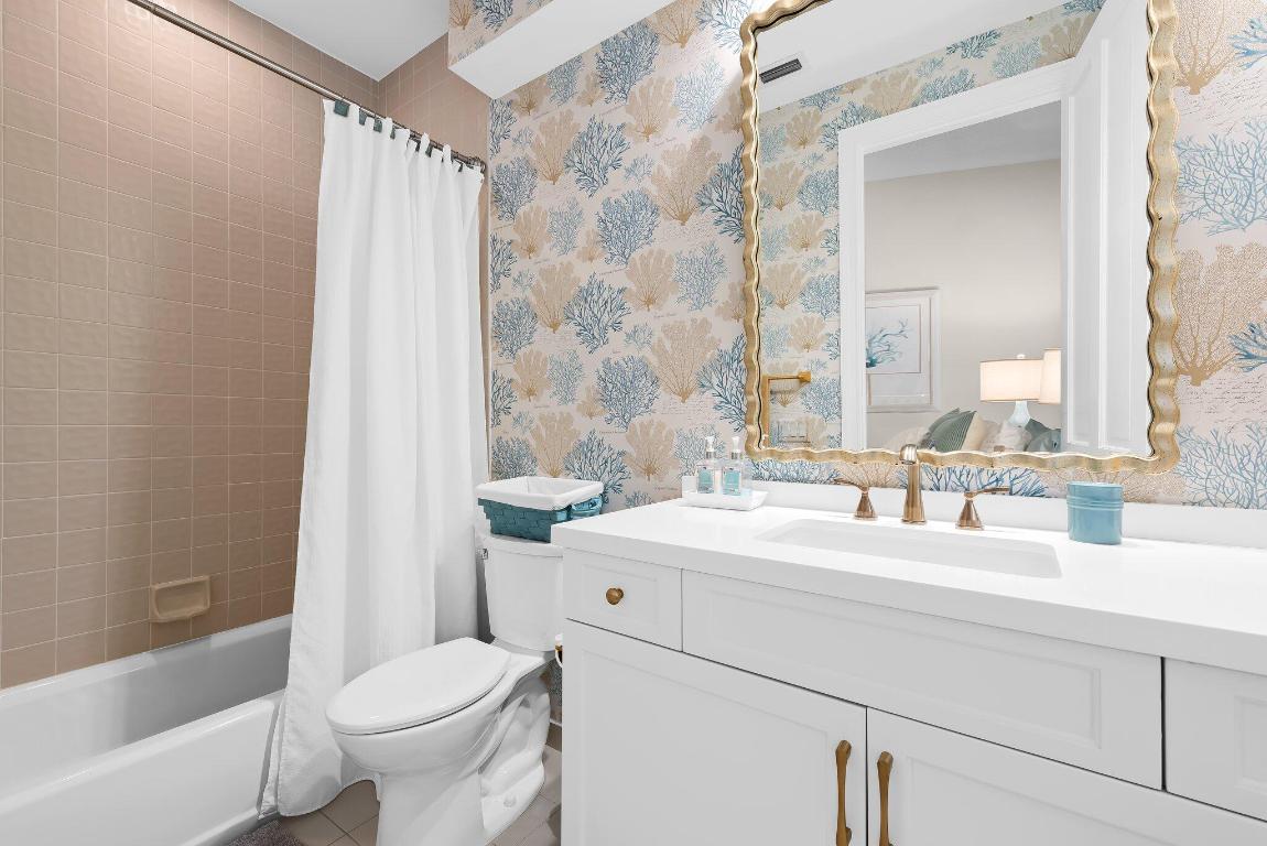 ROYAL PALM YACHT & COUNTRY CLUB - Residential Lease