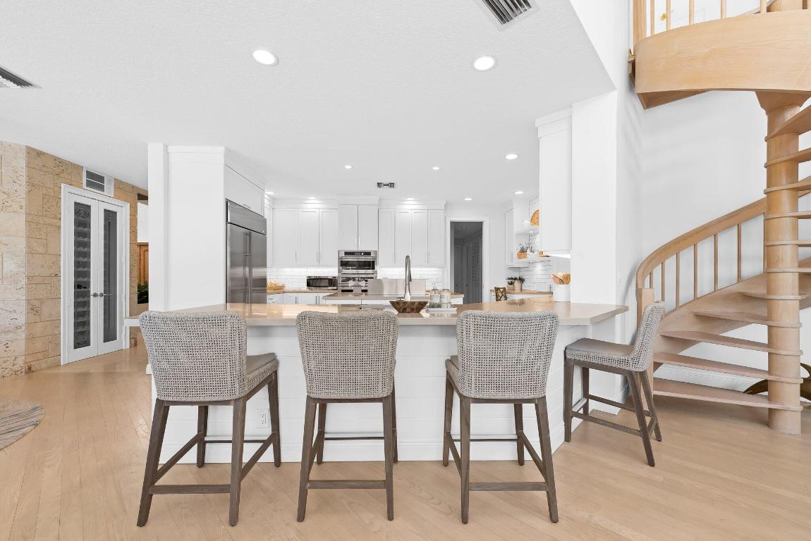 ROYAL PALM YACHT & COUNTRY CLUB - Residential Lease