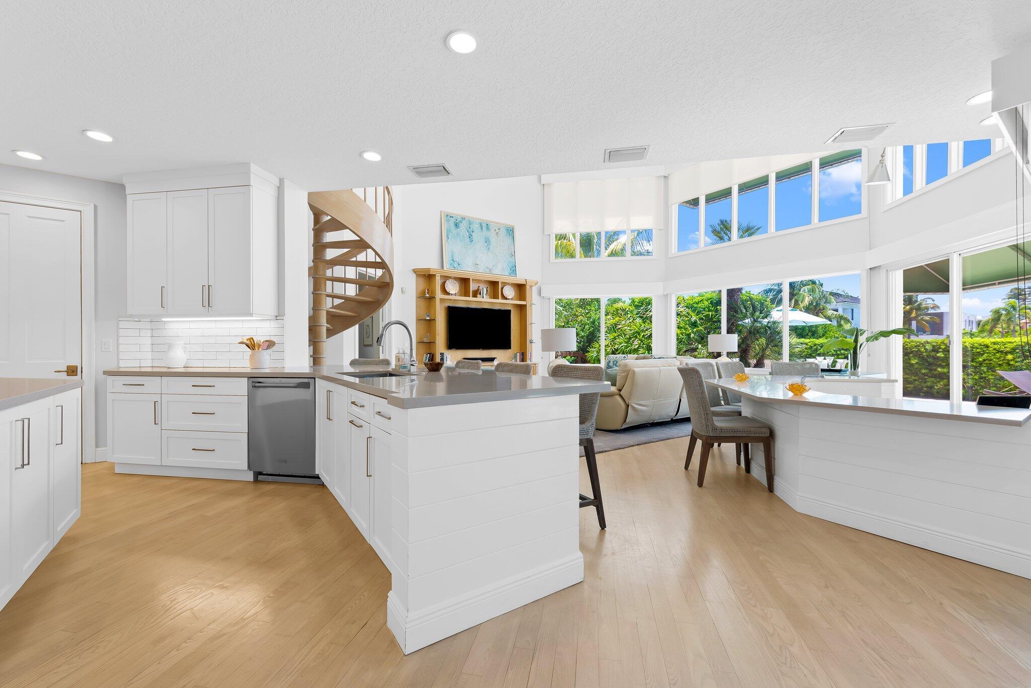 ROYAL PALM YACHT & COUNTR - Residential Lease