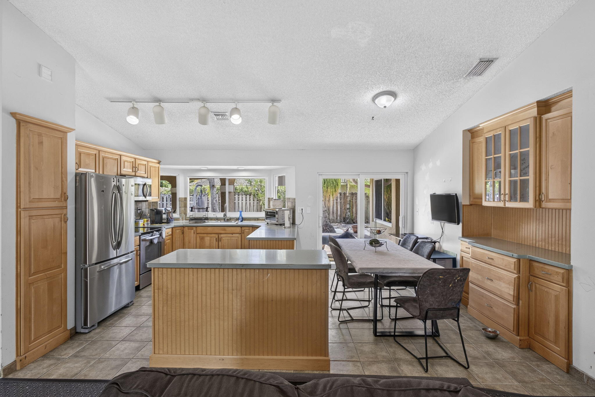 2171 Amesbury Circle