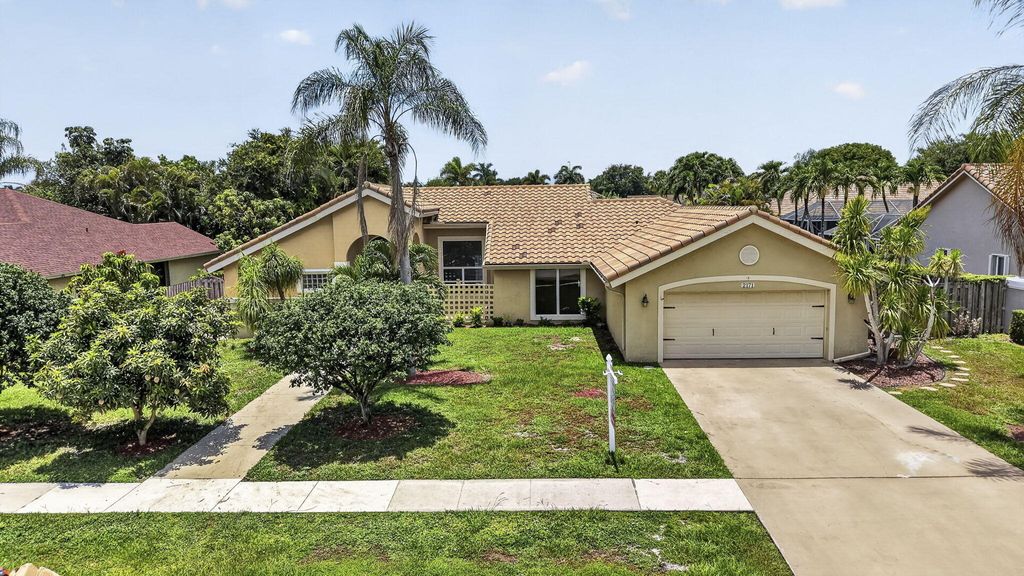 Photo of 2171 Amesbury Circle, Wellington, FL 33414 (MLS # B26039254)