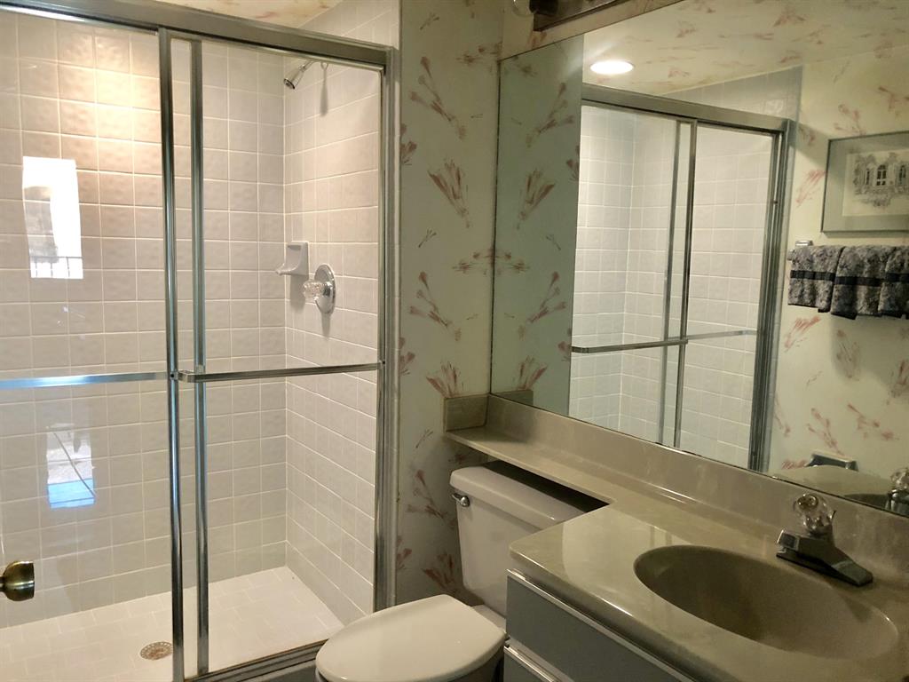 GLENEAGLES CONDO V - Residential