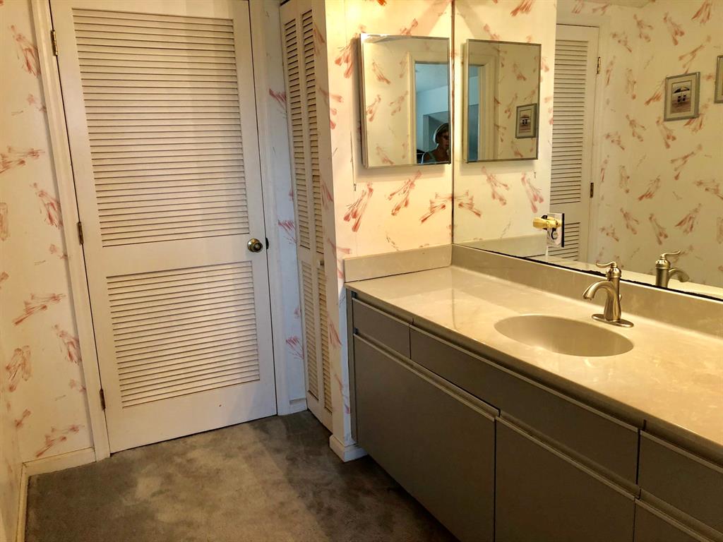 GLENEAGLES CONDO V - Residential