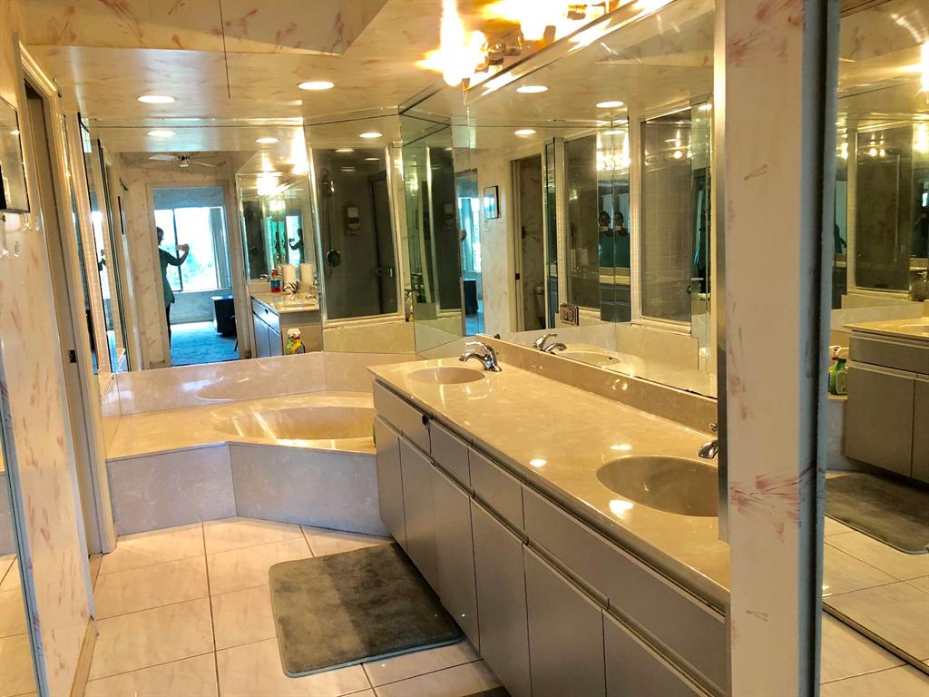 GLENEAGLES CONDO V - Residential