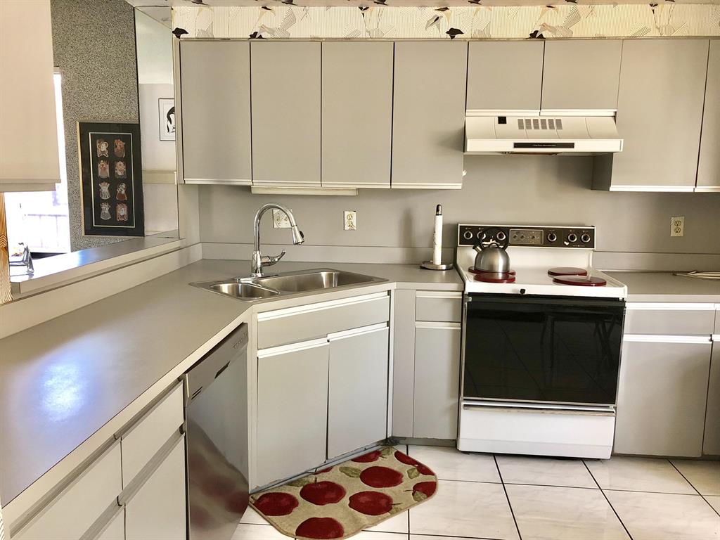 GLENEAGLES CONDO V - Residential