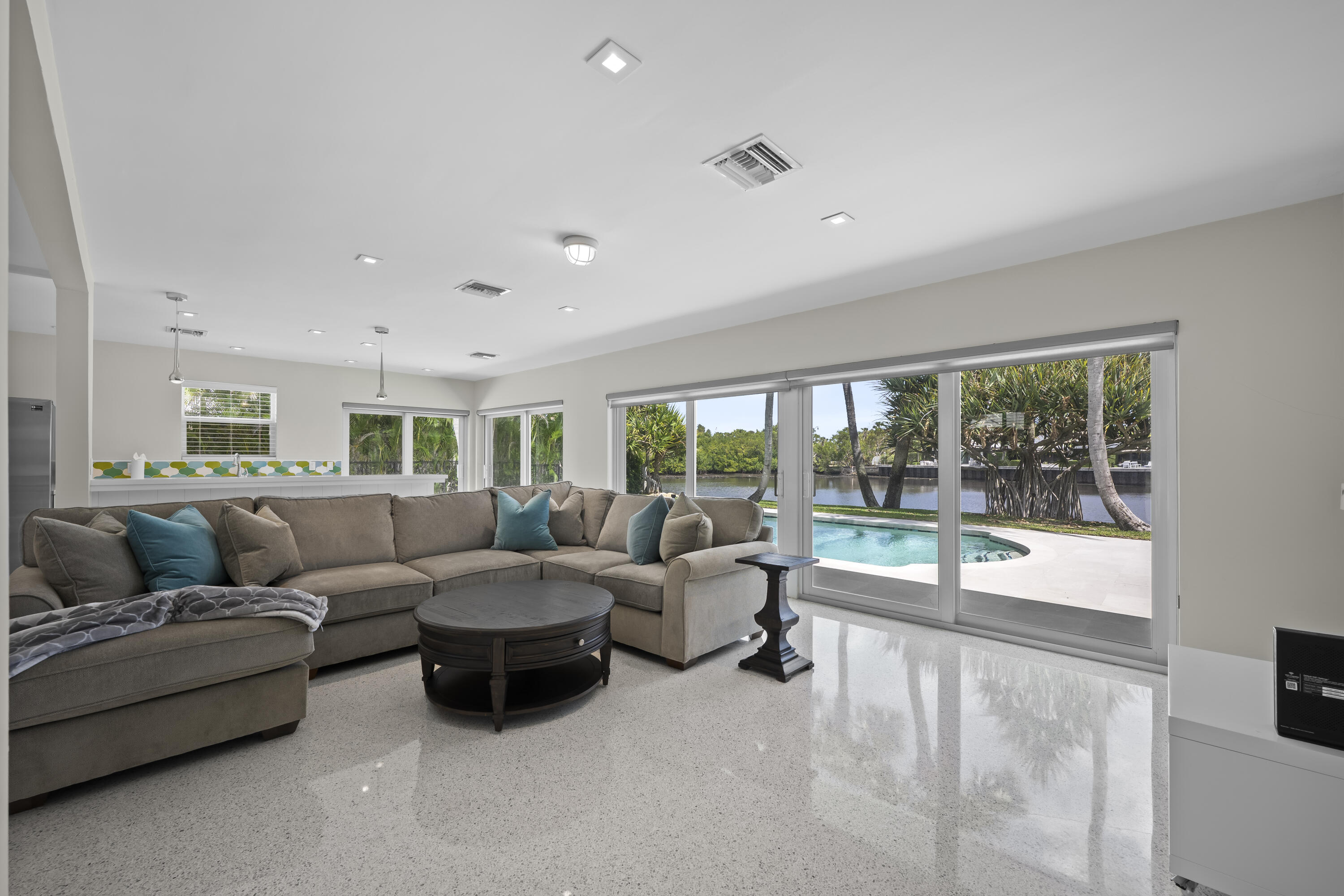 IBIS ISLE - Residential