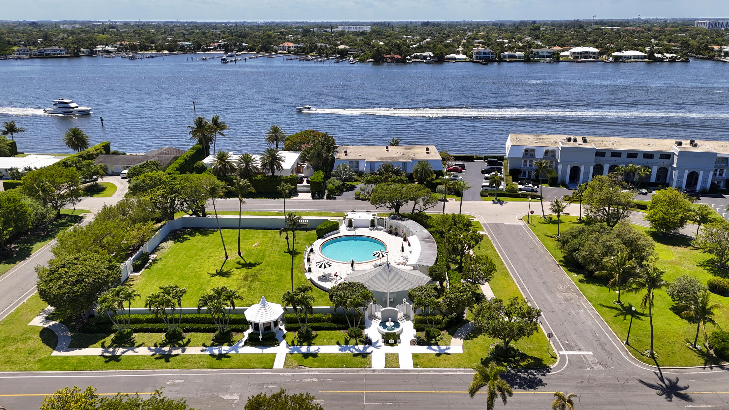 IBIS ISLE - Residential