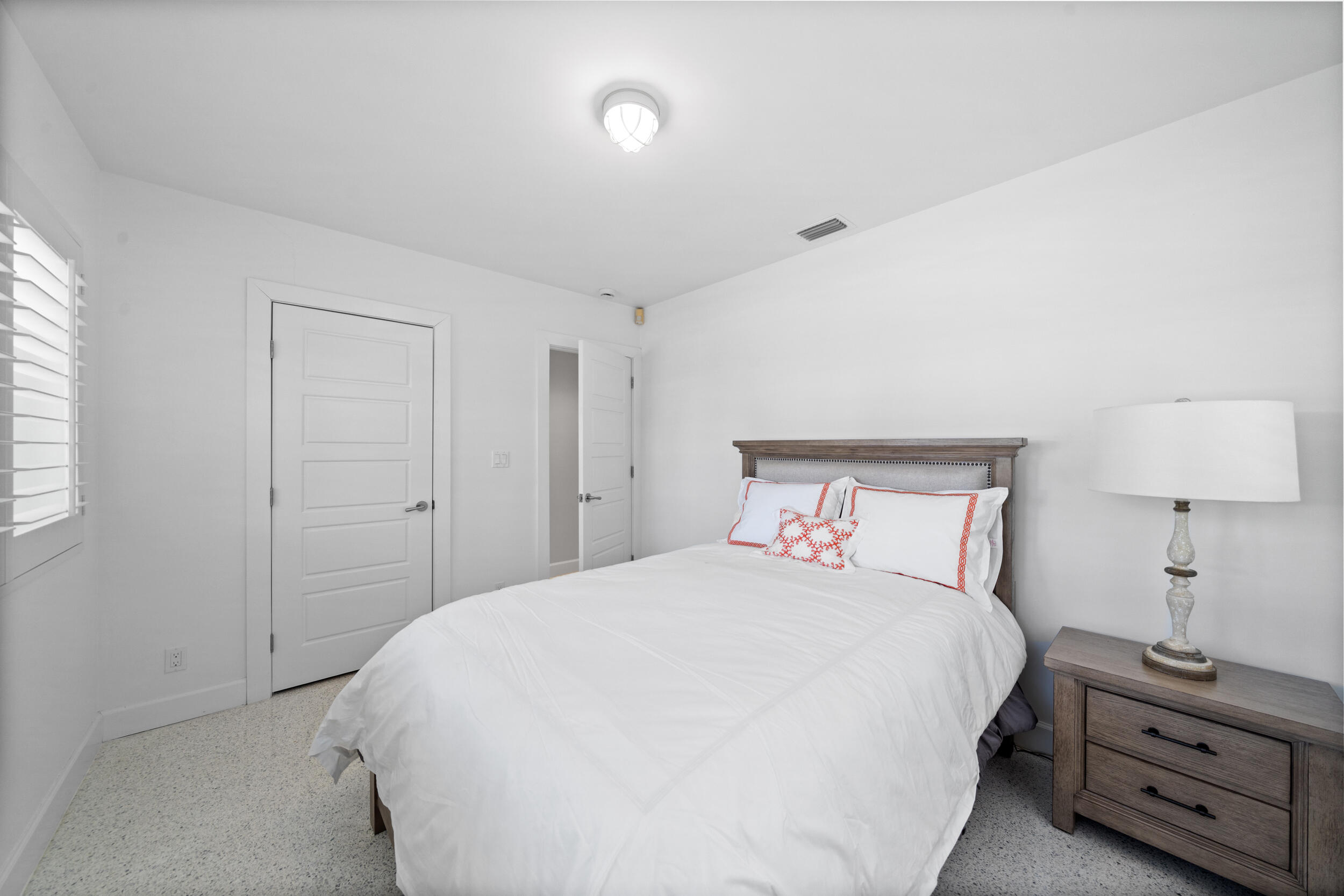 IBIS ISLE - Residential