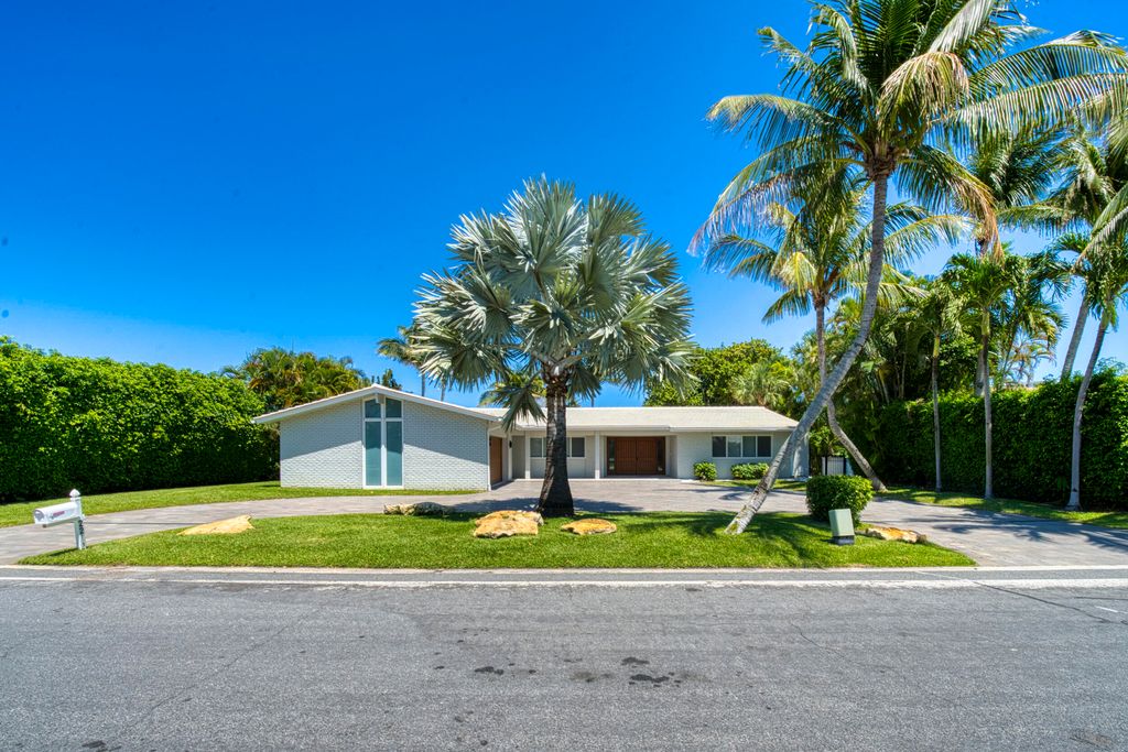 Photo of 2259 Ibis Isle Road E, Palm Beach, FL 33480 (MLS # B26022996)