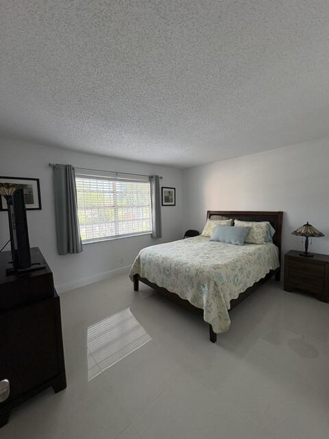 MEADOWBROOK LAKES CONDO - Residential